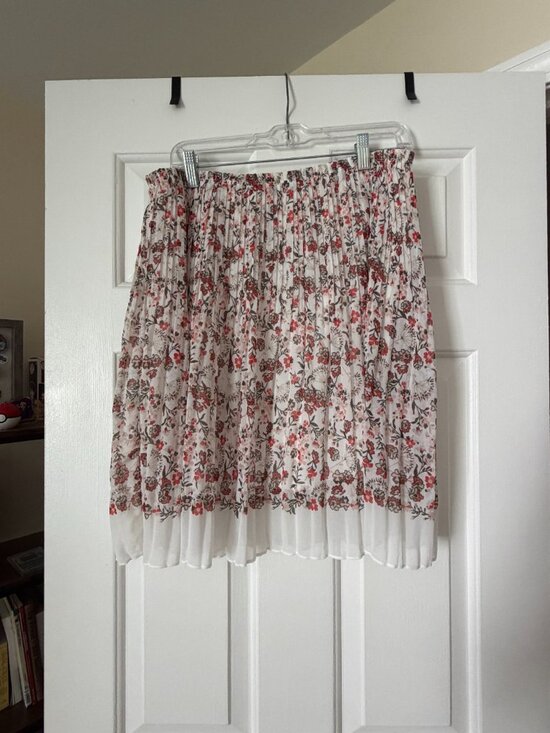 Max Studio Dresses & Skirts - Floral Pattern Pleated Skirt